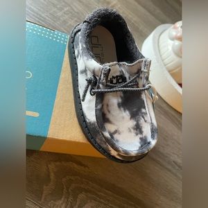 Hey Dude Thunderstruck Tie Dye Toddler size 7 NWT